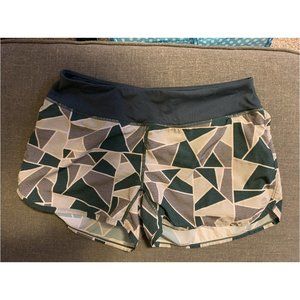 Senita Swift shorts 3, green geometric pattern (size M)